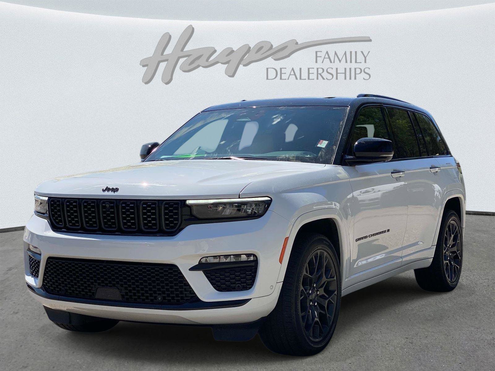 Used 2024 Jeep Grand Cherokee Summit AWD/4WD image 10