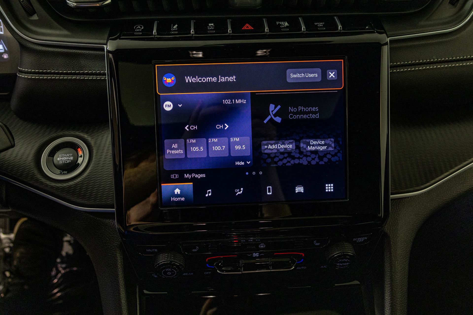 Used 2025 Jeep Grand Cherokee Altitude image 23