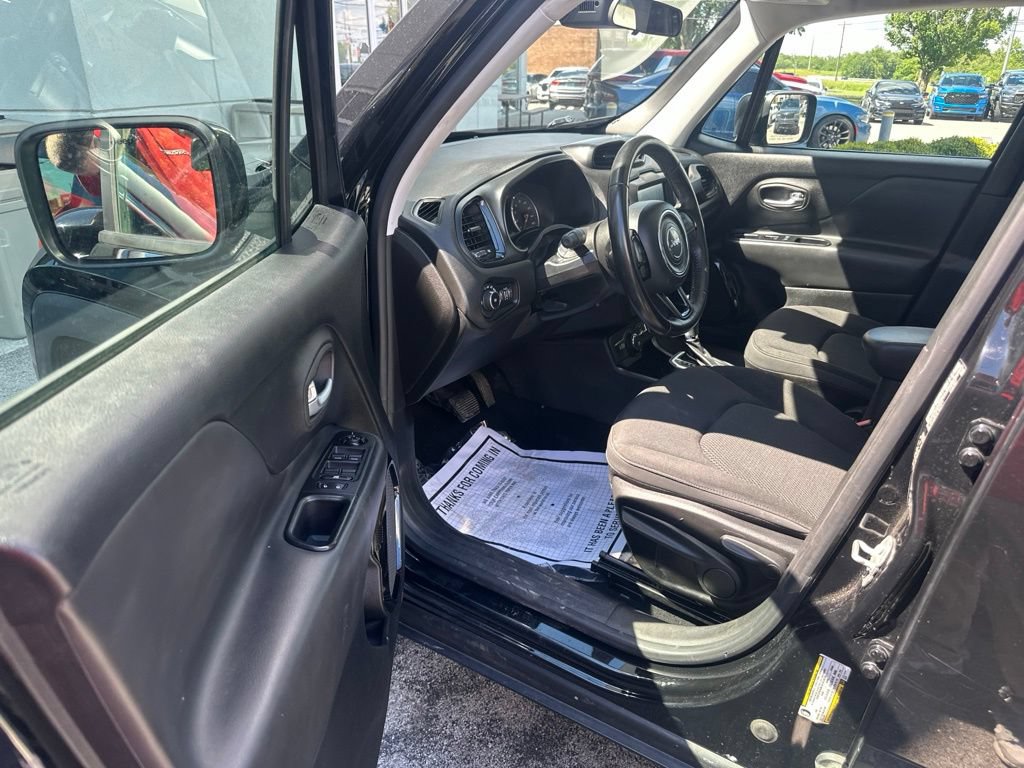 Used 2018 Jeep Renegade Altitude w/ UConnect 8.4 Nav Group AWD/4WD image 5