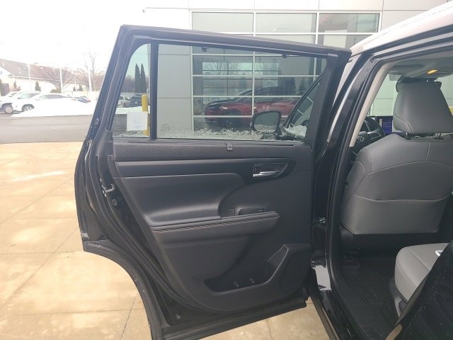 Used 2023 Toyota Highlander Bronze Edition image 15