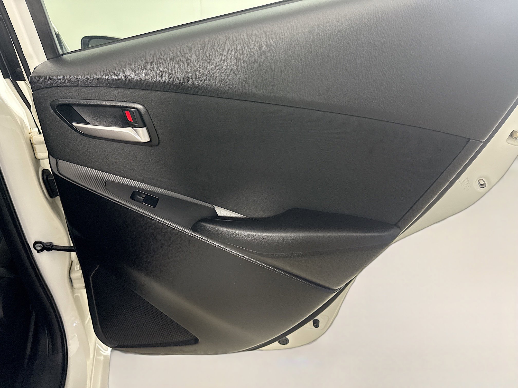 Used 2019 Toyota Yaris L image 28