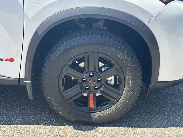 Used 2025 Nissan Rogue SV AWD/4WD image 16