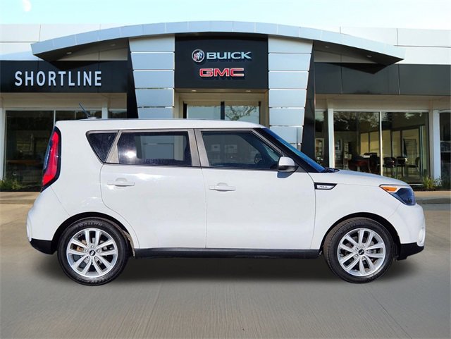 Used 2018 Kia Soul + image 2