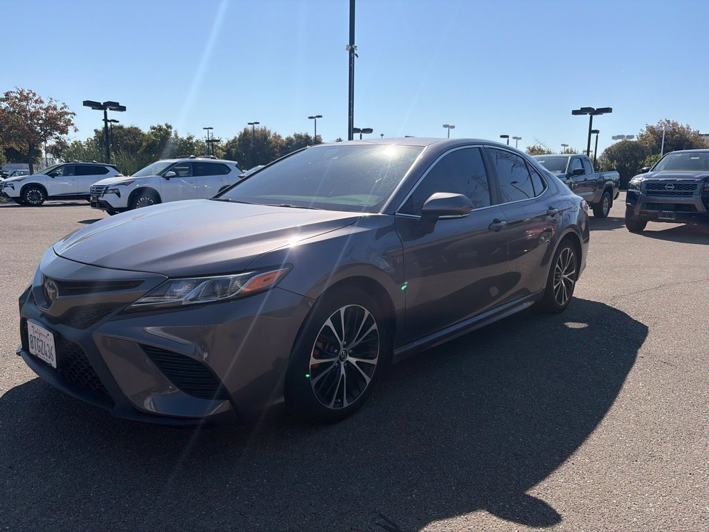 Used 2019 Toyota Camry SE w/ Convenience Package FWD image 3