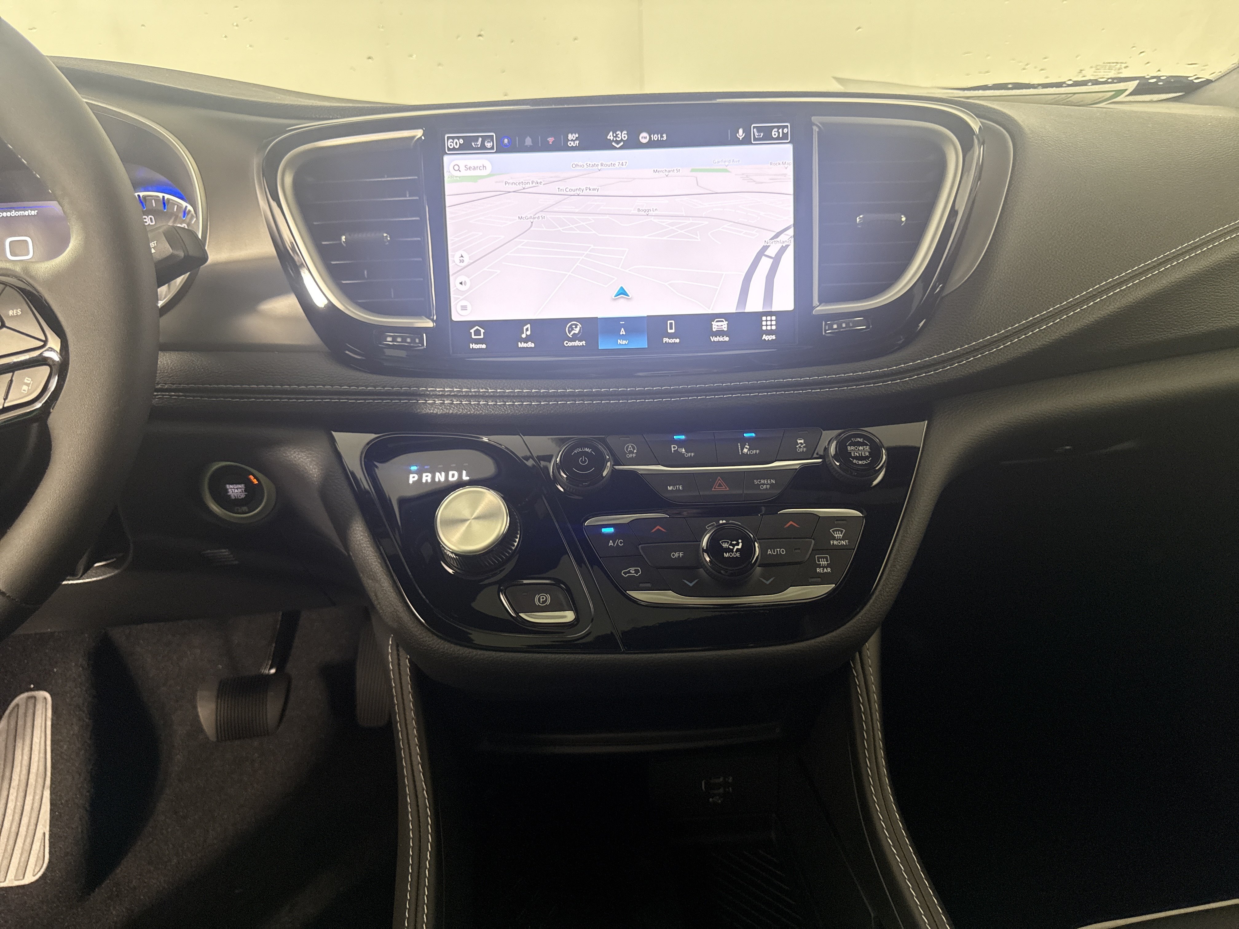 New 2027 Chrysler Pacifica Limited FWD image 25