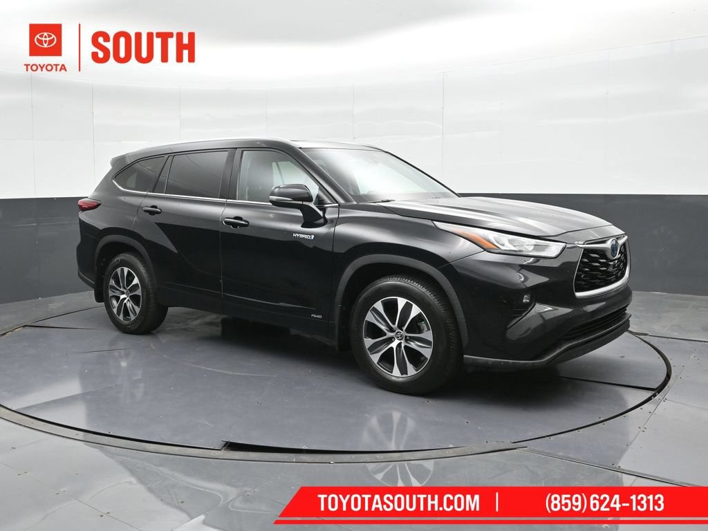 Used 2020 Toyota Highlander XLE AWD/4WD image 4