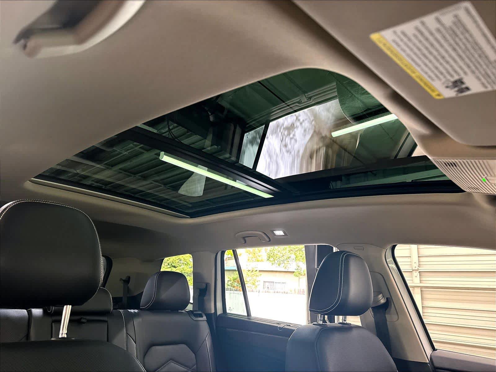 Used 2024 Volkswagen Atlas SE w/ Panoramic Sunroof Package AWD/4WD image 31