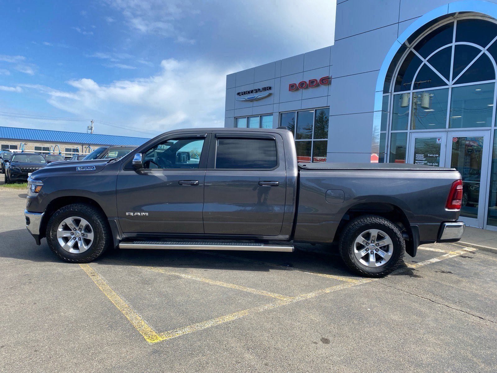 Used 2023 RAM 1500 Laramie AWD/4WD image 16
