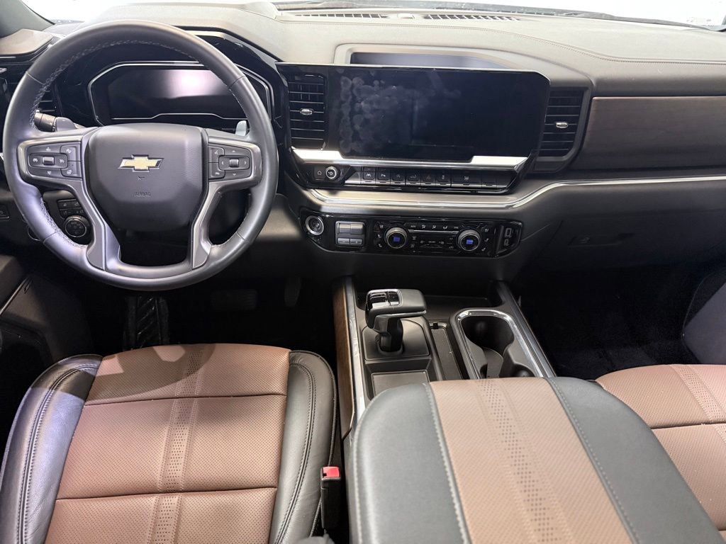 Used 2024 Chevrolet Silverado 1500 High Country w/ High Country Premium Package AWD/4WD image 10