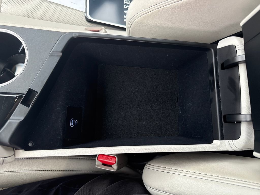 Used 2024 Genesis G70 2.5T image 26