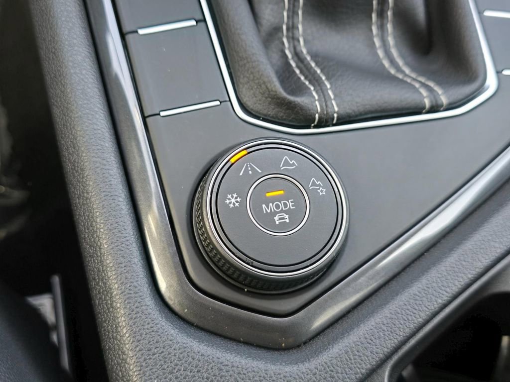 Used 2024 Volkswagen Tiguan SE image 28