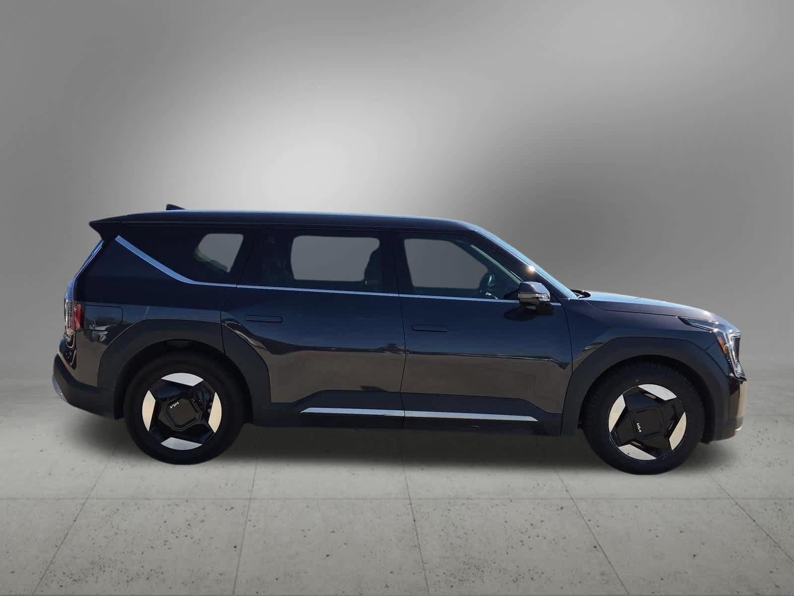 Certified 2026 Kia EV9 Light RWD image 7