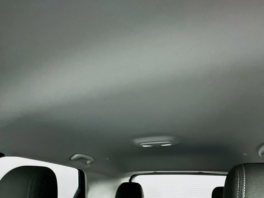 Used 2025 Chevrolet TrailBlazer LT AWD/4WD image 21