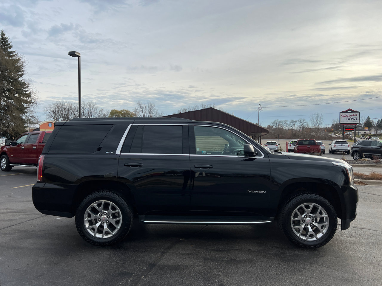 Used 2017 GMC Yukon SLE w/ SLE Value Package image 11