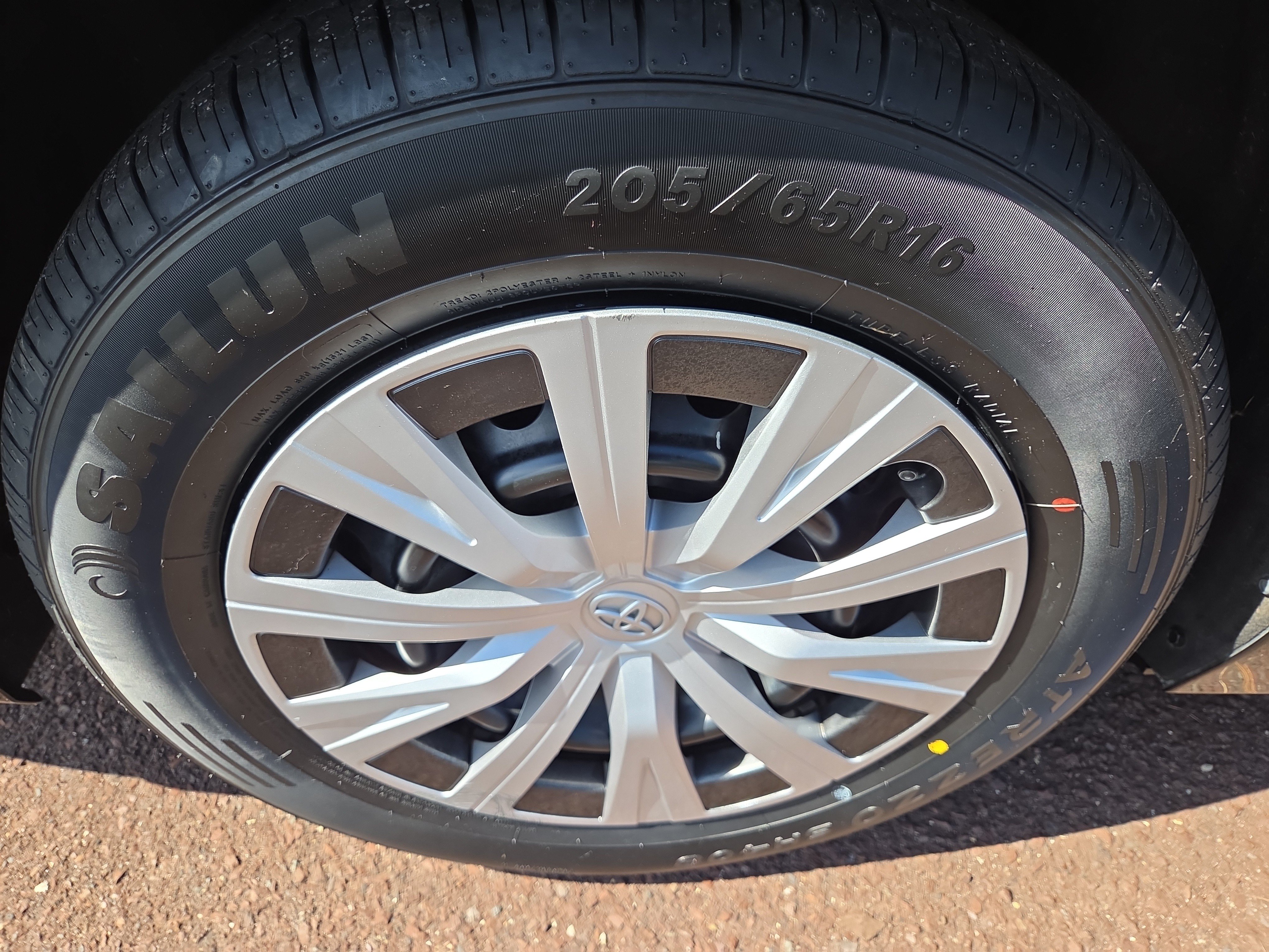 Used 2020 Toyota Camry LE FWD image 10