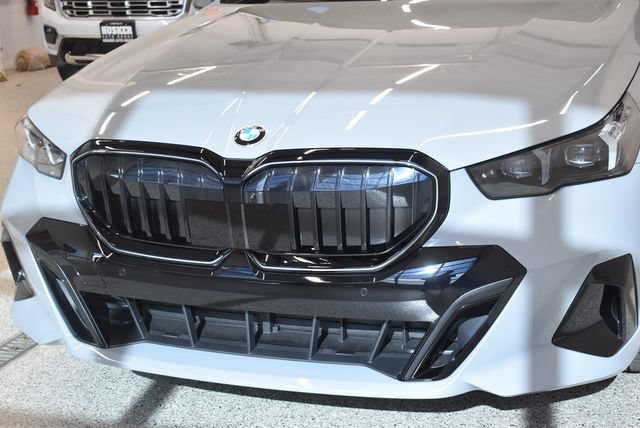 New 2027 BMW 530i xDrive w/ M Sport Package AWD/4WD image 14