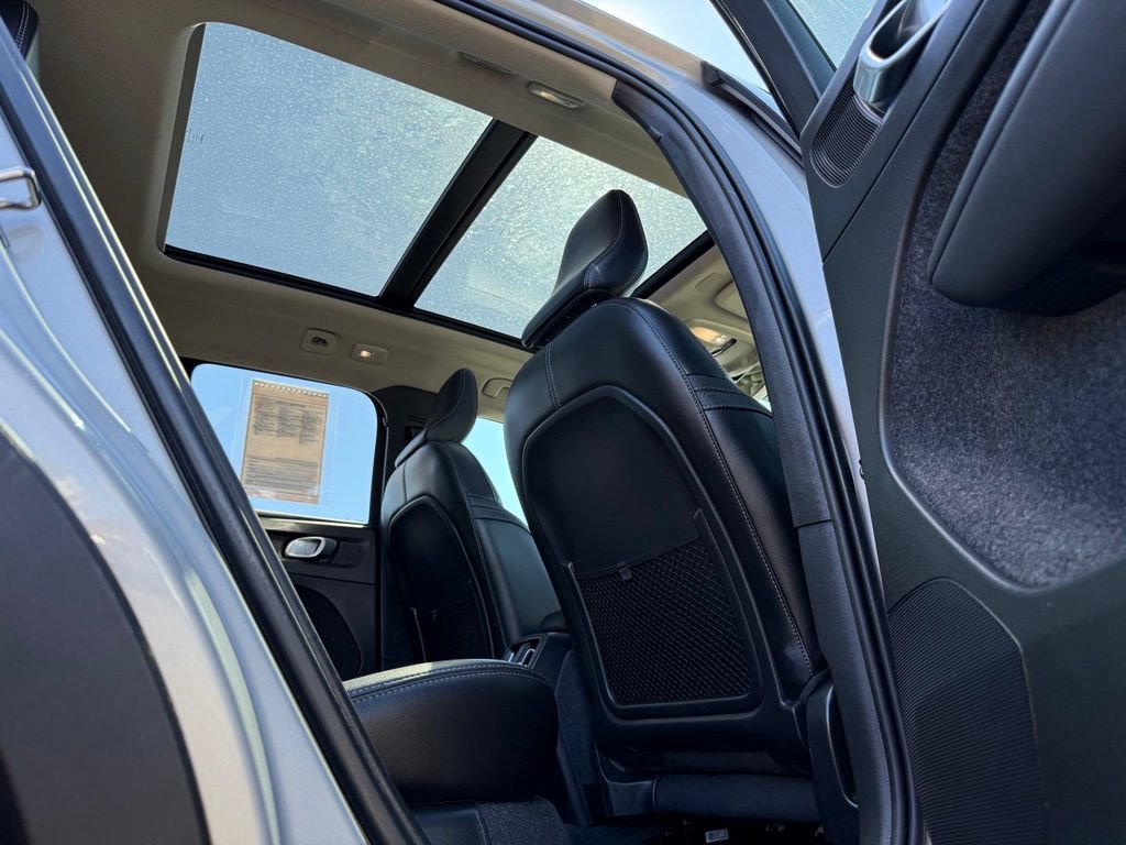 Used 2024 Volvo XC40 B5 Core AWD/4WD image 25