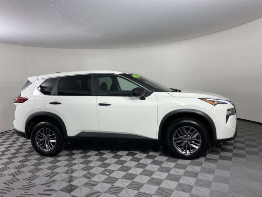 Used 2024 Nissan Rogue S AWD/4WD image 10