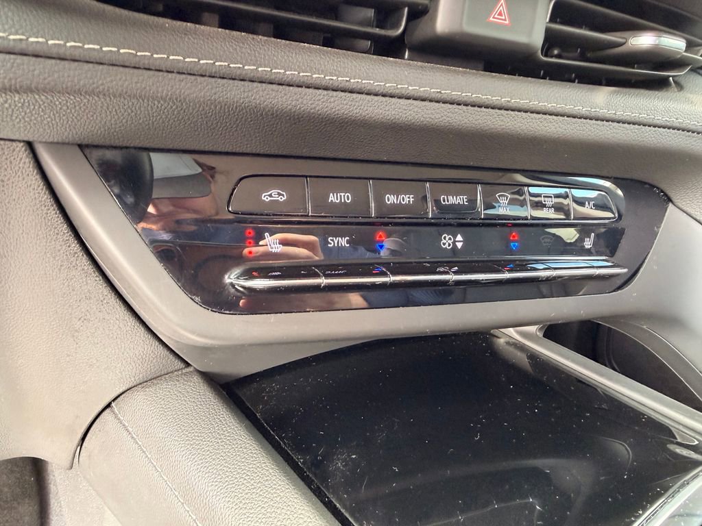 Used 2023 Buick Envision Essence FWD image 22