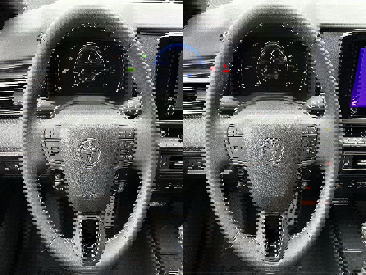 Used 2025 Toyota Camry SE image 11