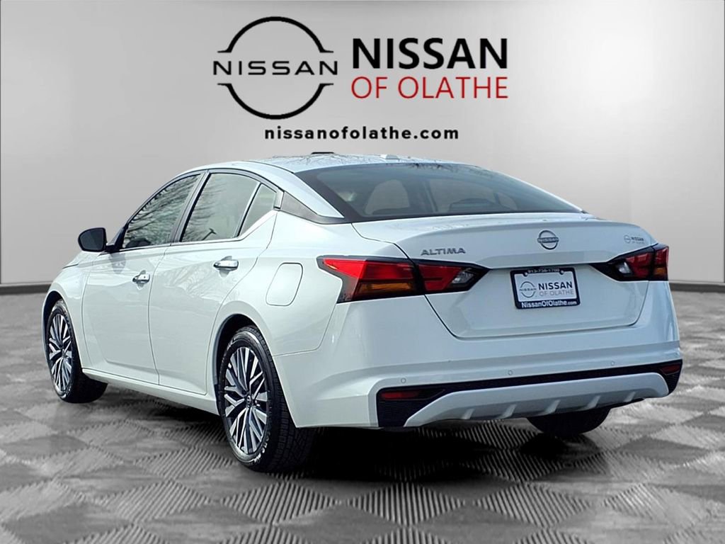 Used 2025 Nissan Altima 2.5 SV image 3