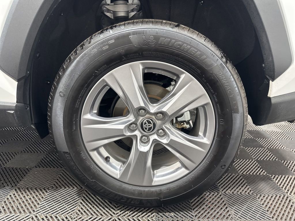 Used 2025 Toyota RAV4 LE image 32