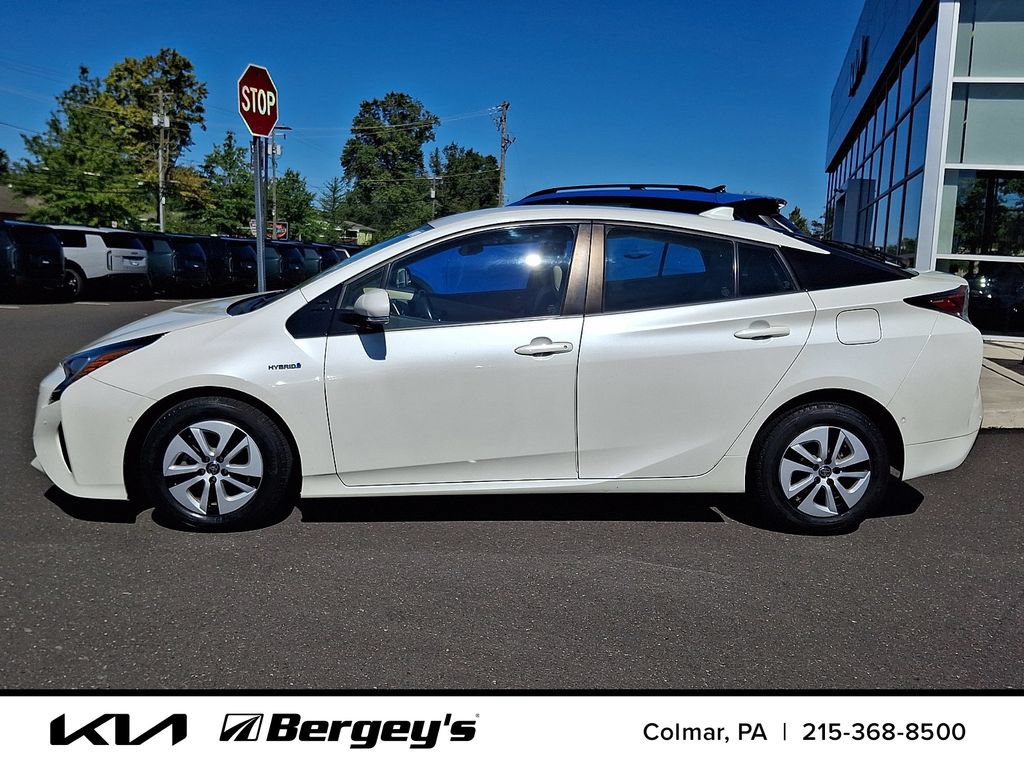 Used 2017 Toyota Prius Four FWD image 9