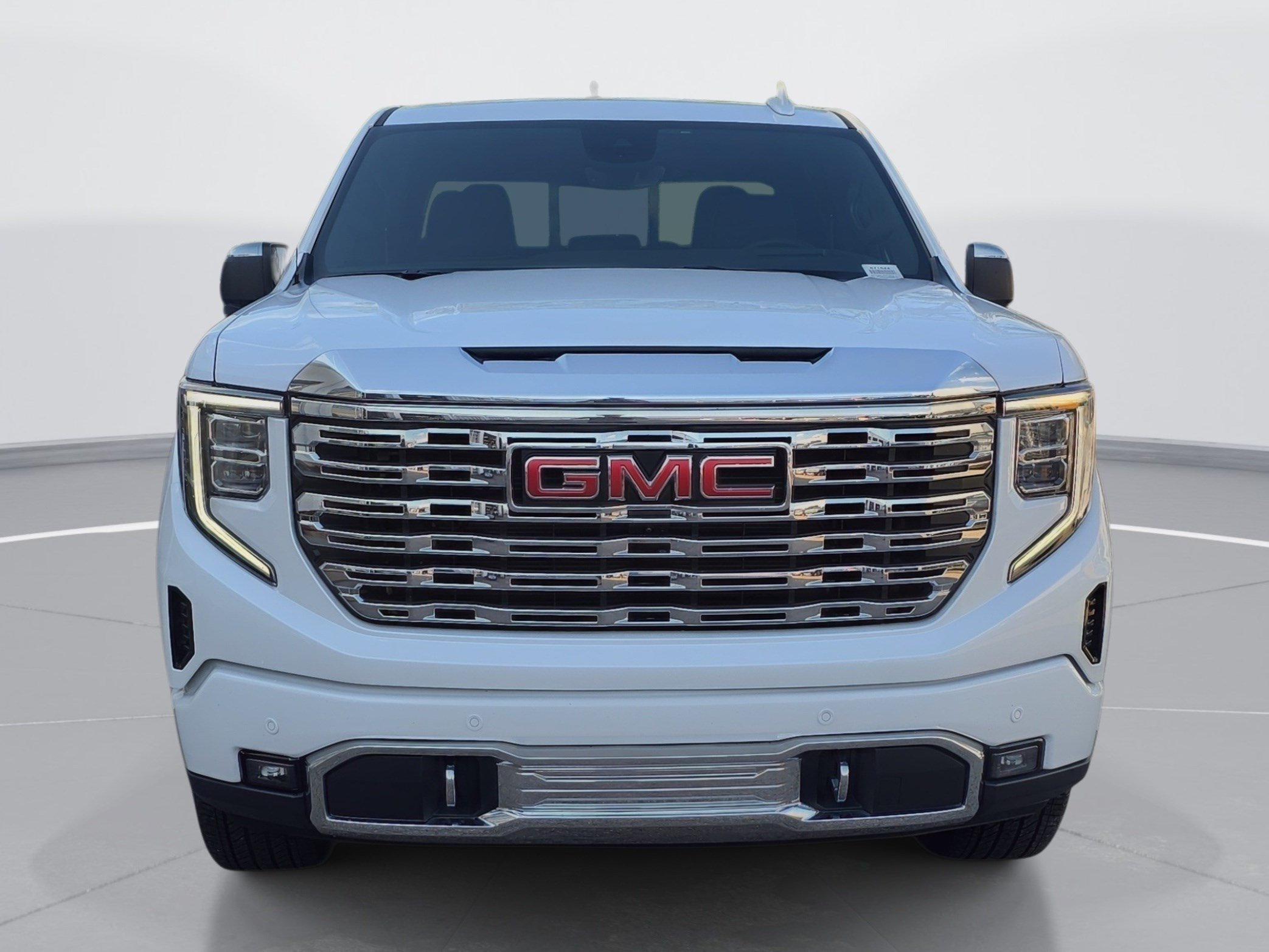Used 2025 GMC Sierra 1500 Denali w/ Technology Package AWD/4WD image 8