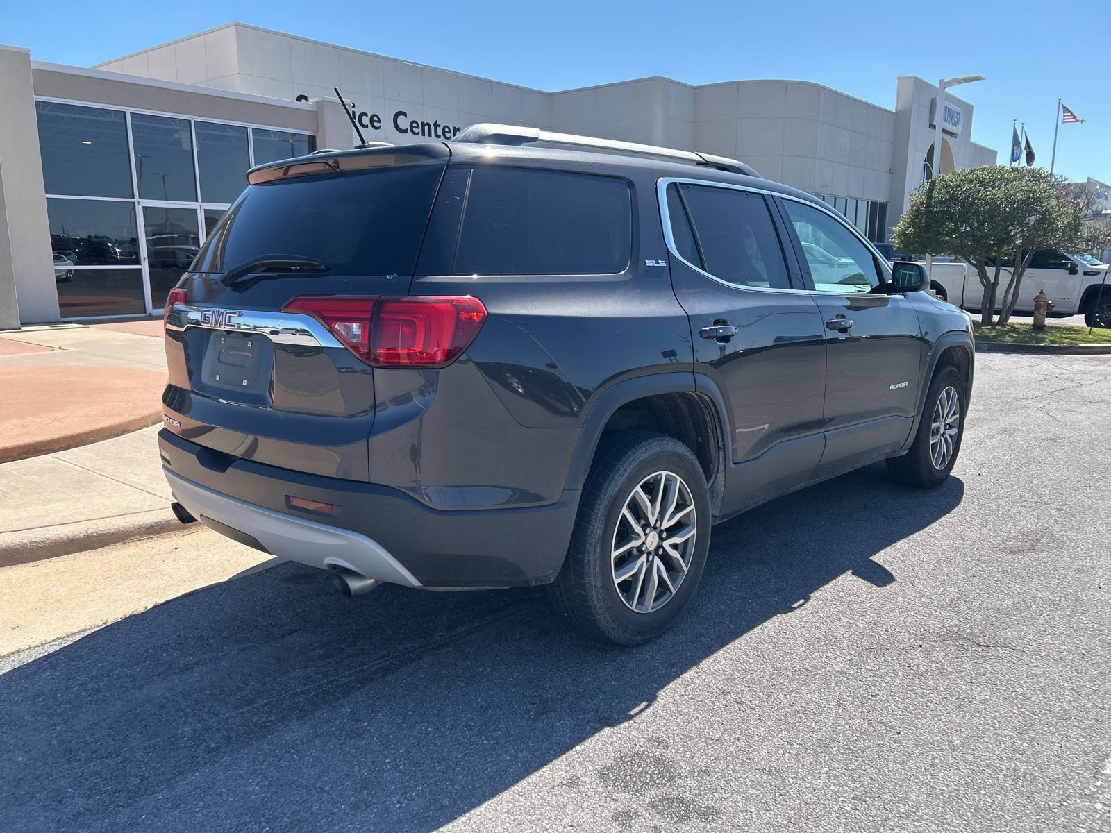 Used 2019 GMC Acadia SLE w/ LPO, Floor Liner Package FWD image 5