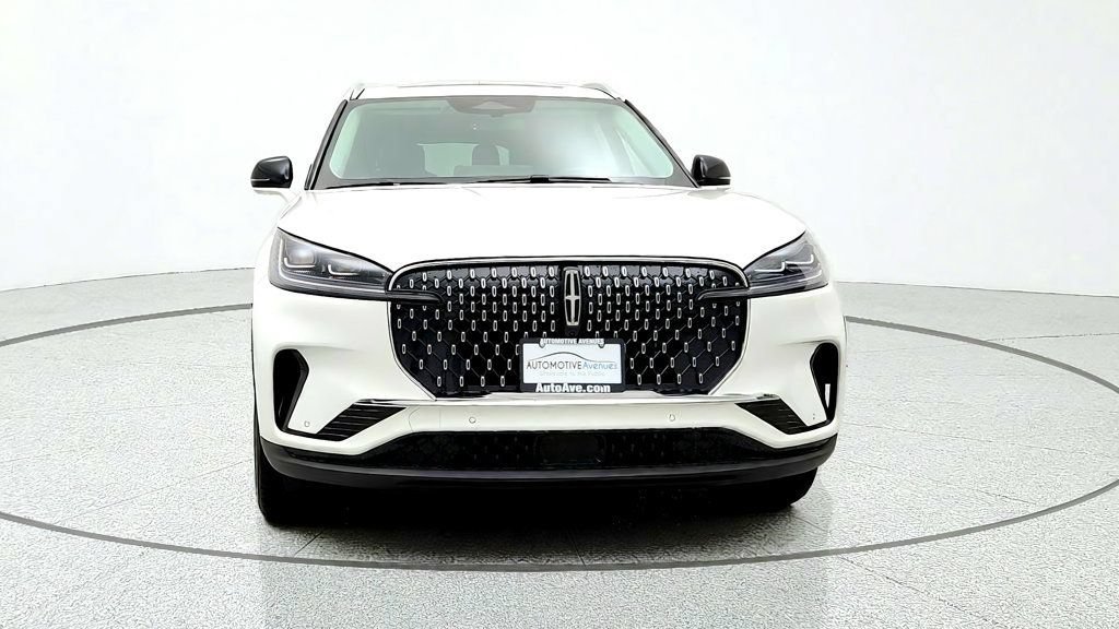 Used 2026 Lincoln Aviator Reserve AWD/4WD image 2