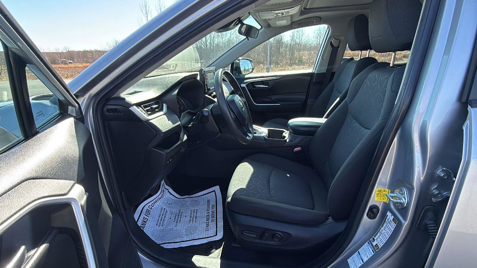 Used 2022 Toyota RAV4 XLE w/ Convenience Package image 24