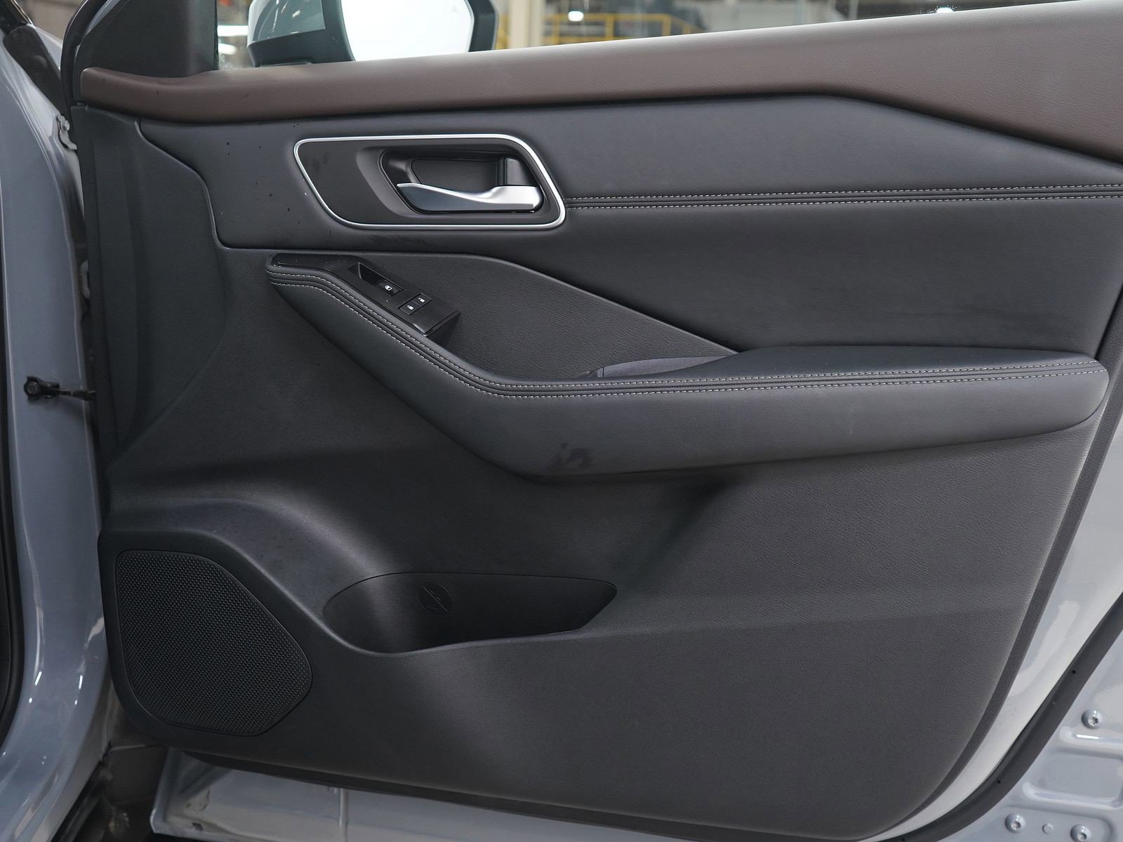 Used 2021 Nissan Rogue SV image 11