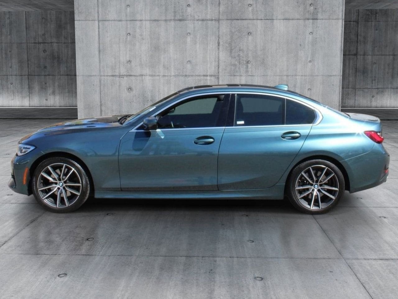 Used 2021 BMW 330i Sedan w/ Premium Package RWD image 2