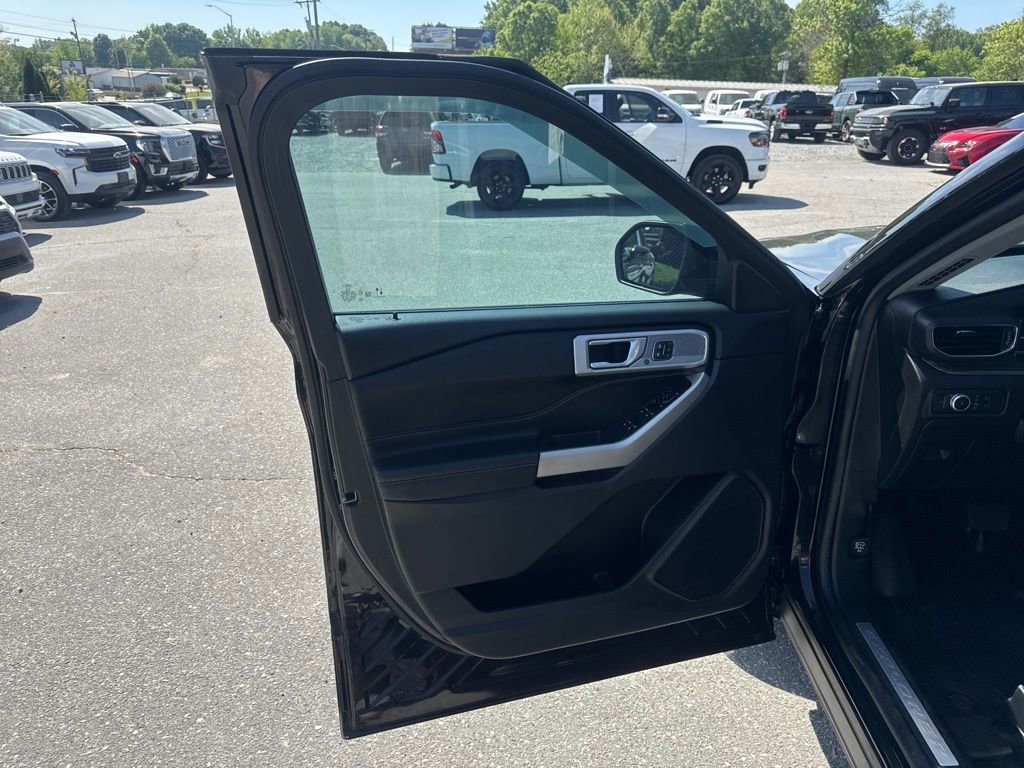 Used 2022 Ford Explorer Limited w/ Equipment Group 301A image 26