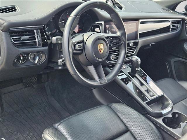Used 2025 Porsche Macan Turbo AWD/4WD image 10