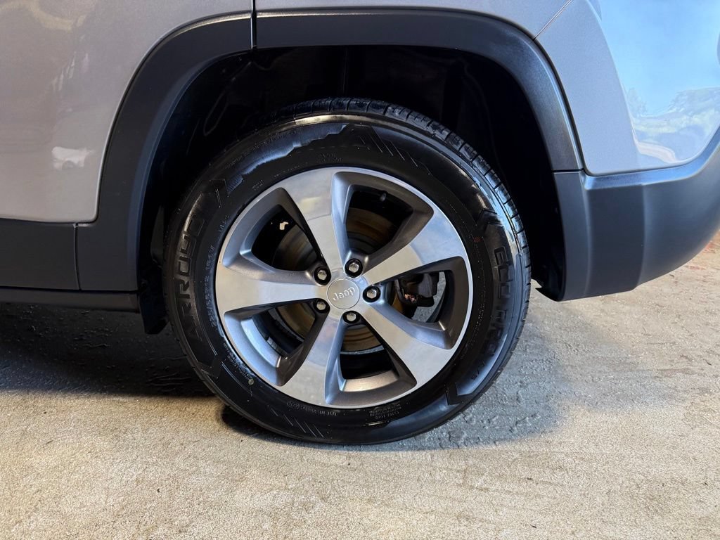 Certified 2020 Jeep Cherokee Limited AWD/4WD image 39