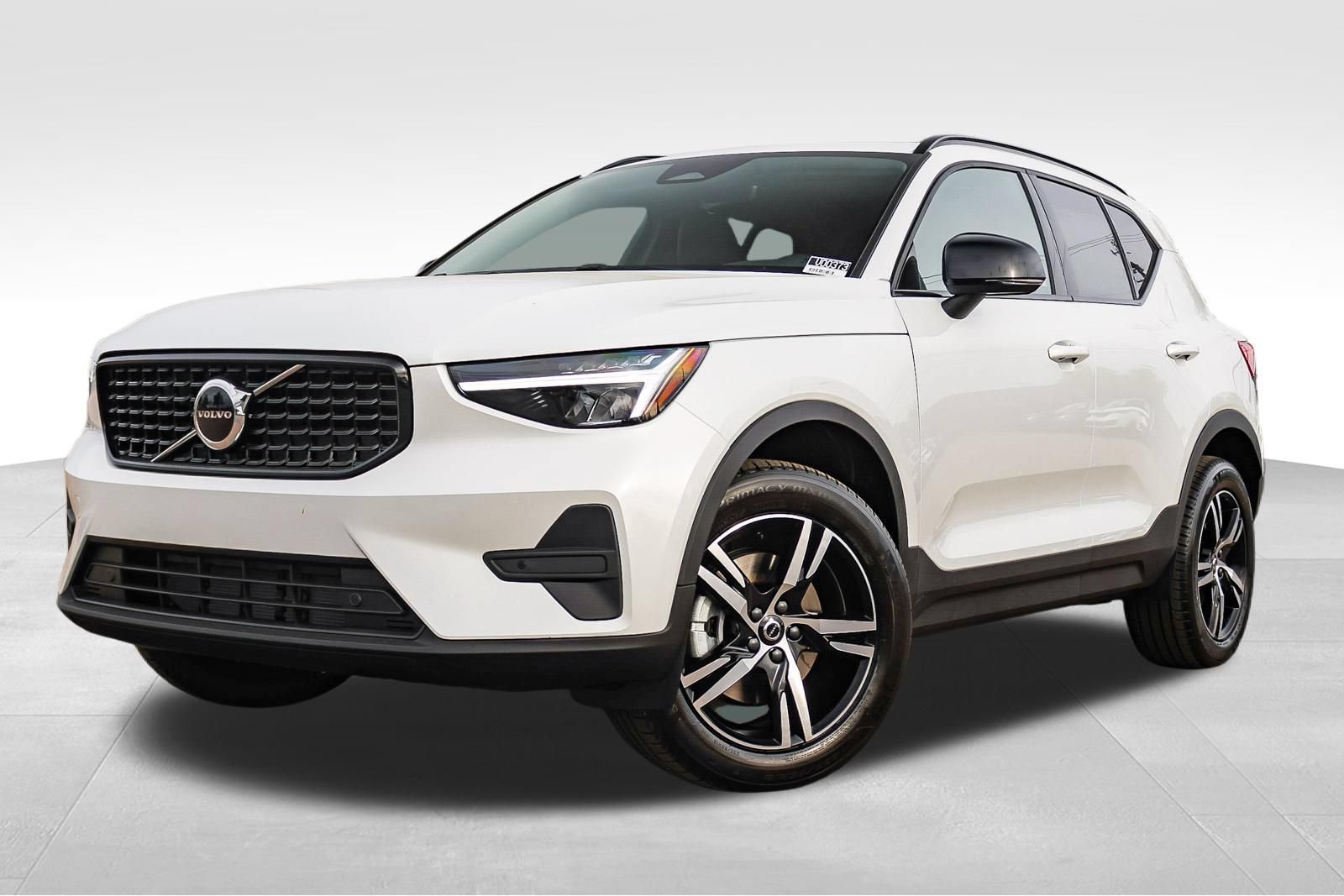 New 2026 Volvo XC40 B5 Core w/ Climate Package AWD/4WD image 1