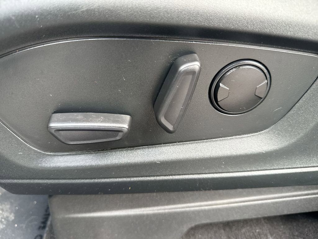 Used 2020 Ford Explorer XLT w/ Equipment Group 202A image 14