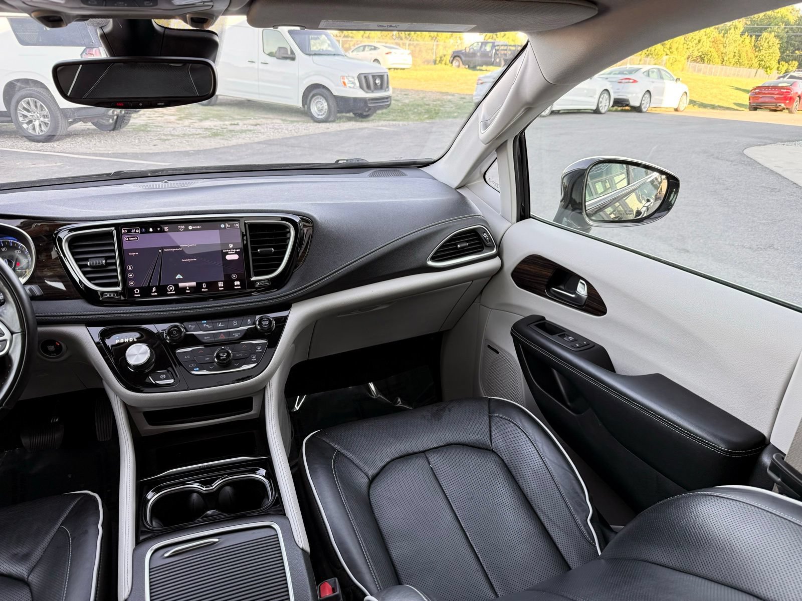 Used 2022 Chrysler Pacifica Limited FWD image 32