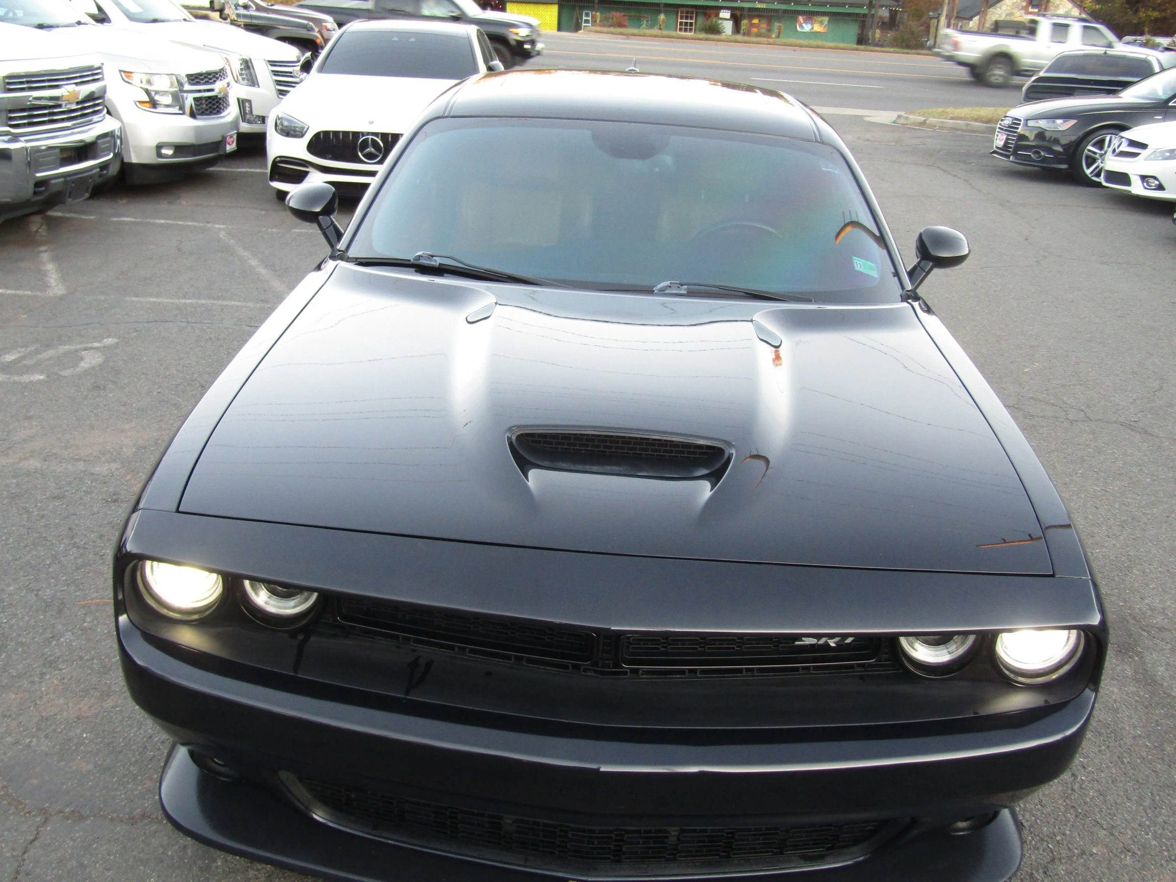 Used 2015 Dodge Challenger SRT w/ Technology Group image 3