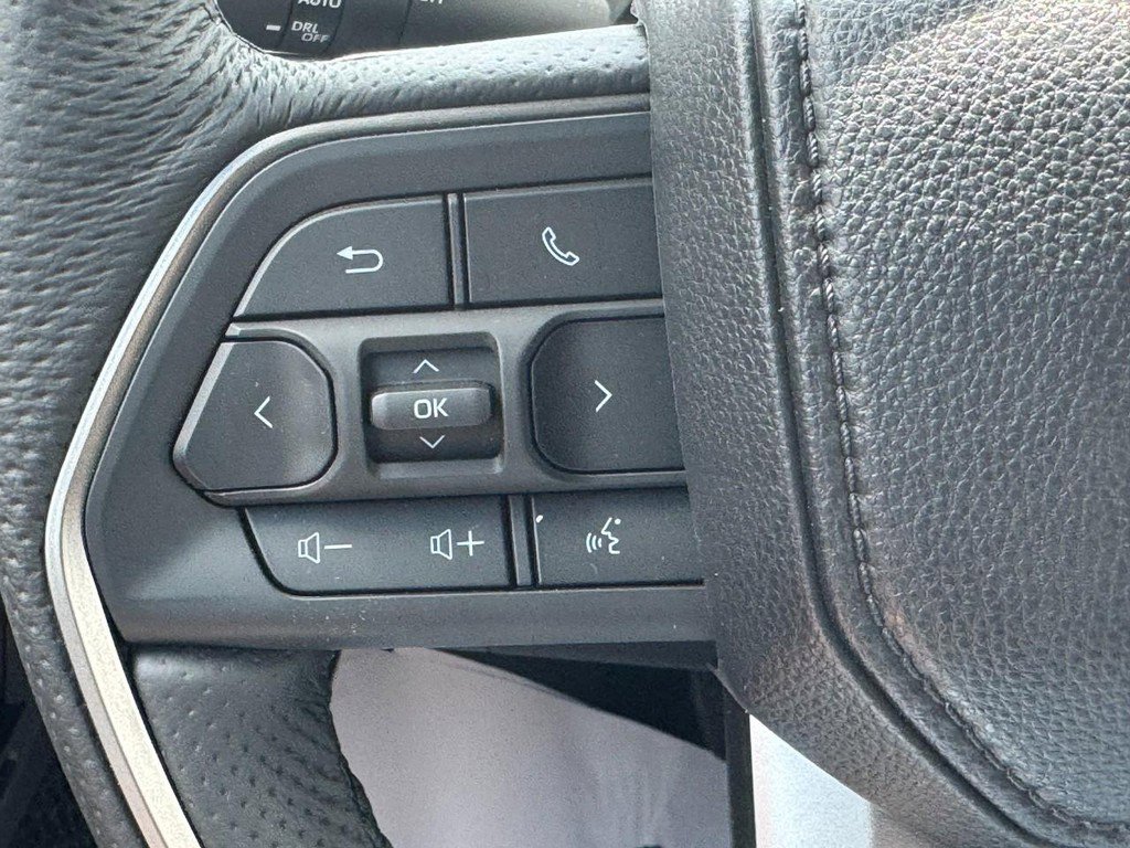Certified 2025 Toyota Tacoma TRD Off-Road AWD/4WD image 17