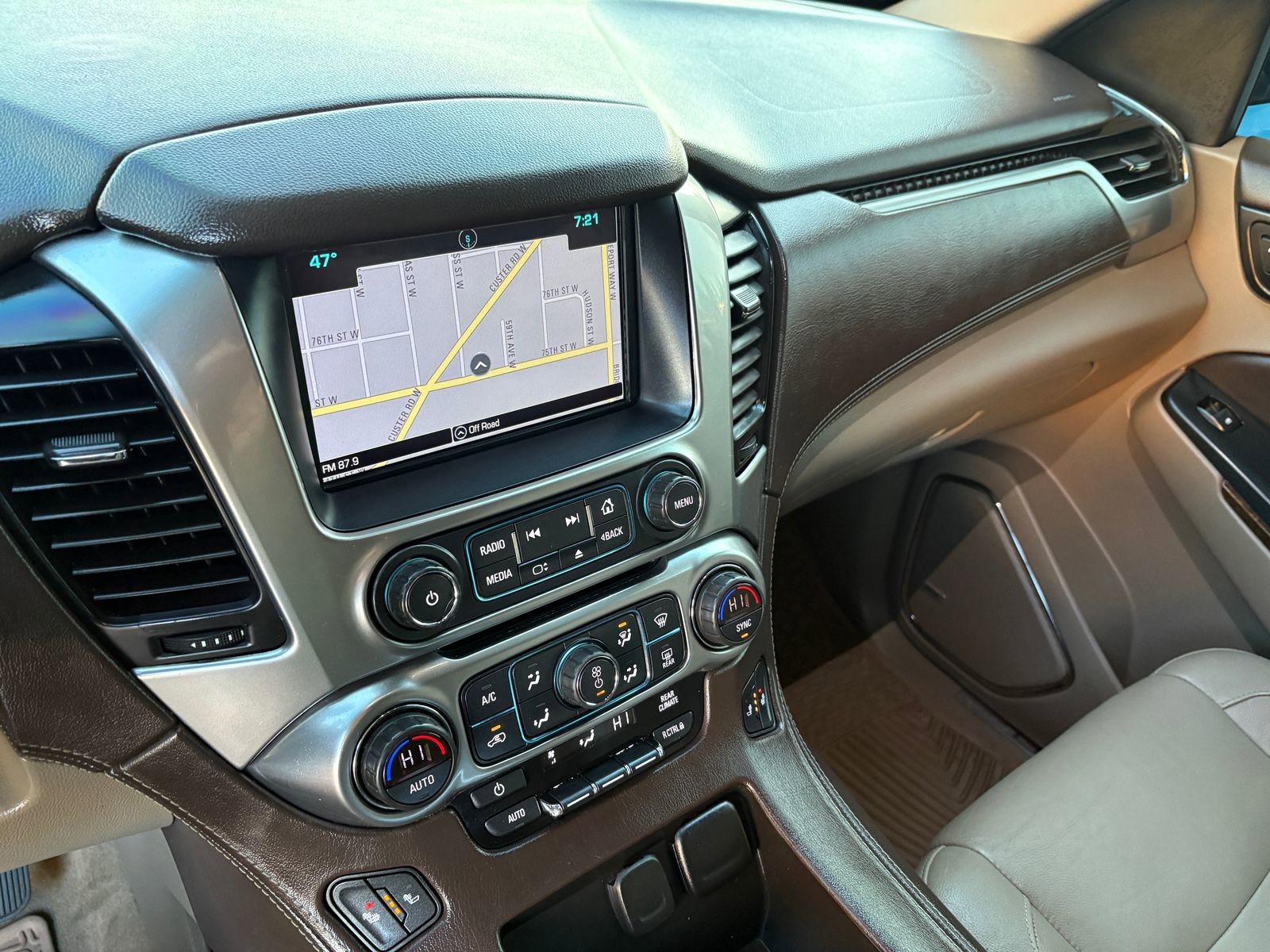 Used 2018 Chevrolet Suburban LT image 29