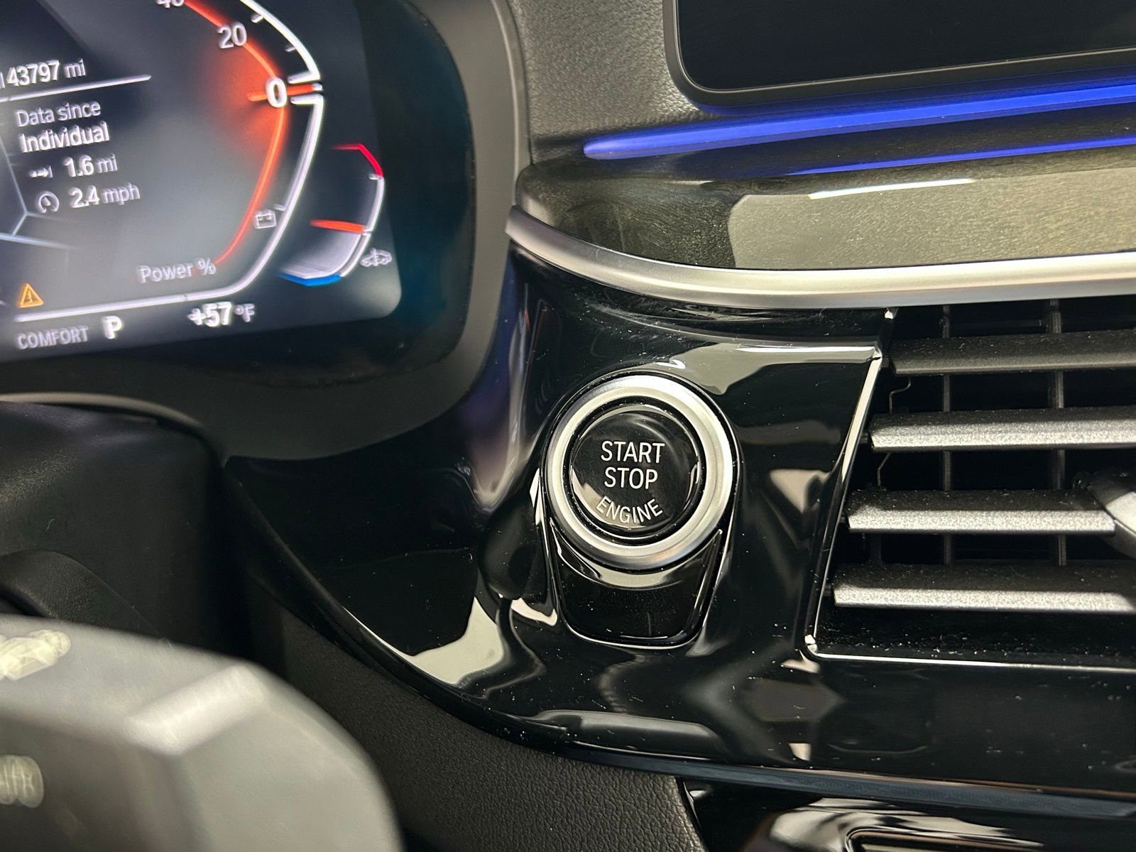 Used 2023 BMW 540i xDrive w/ Premium Package image 15