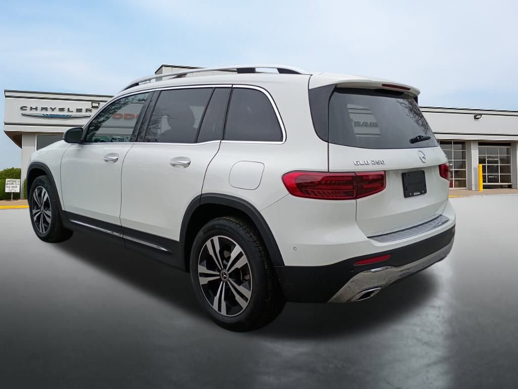 Used 2024 Mercedes-Benz GLB 250 4MATIC w/ Driver Assistance Package image 3