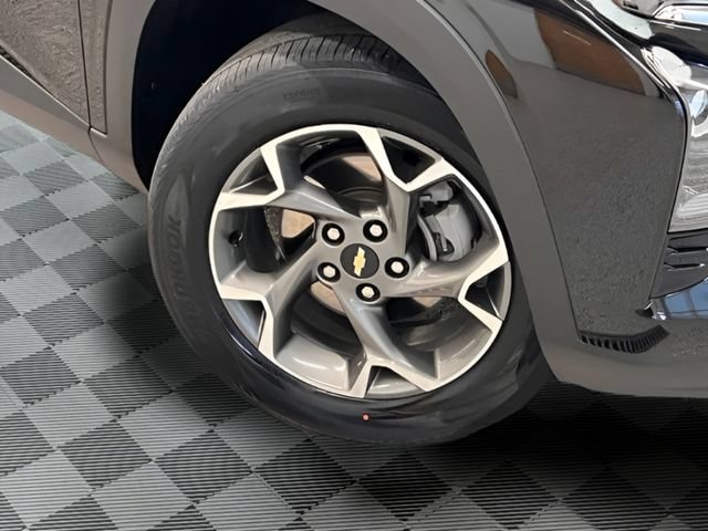 Certified 2025 Chevrolet Trax LT FWD image 24