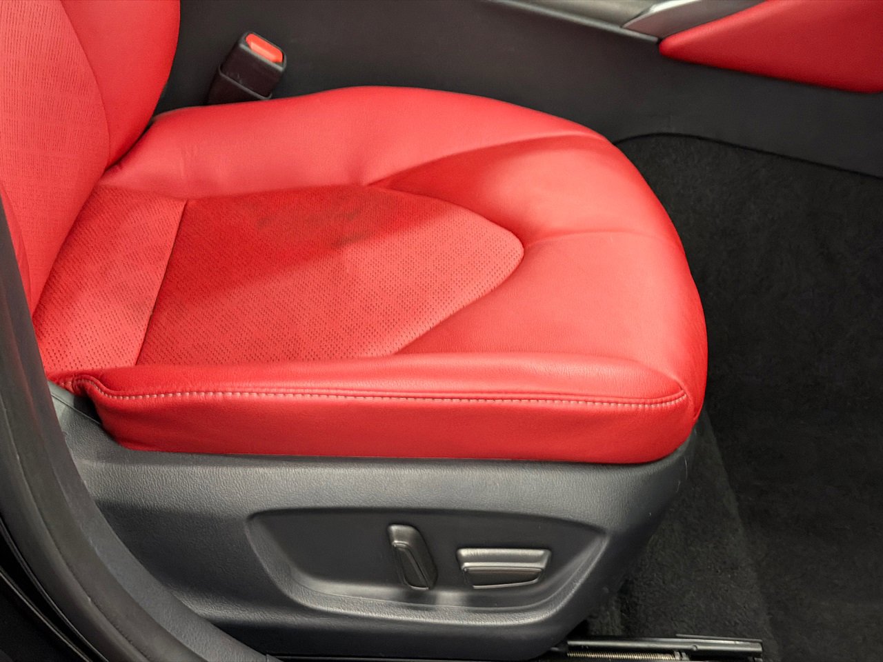 Used 2023 Toyota Camry XSE image 9