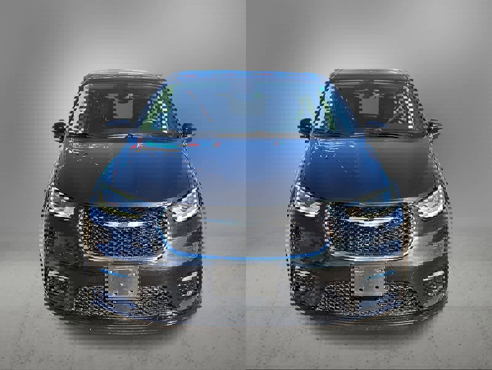 Used 2023 Chrysler Pacifica Touring-L image 4