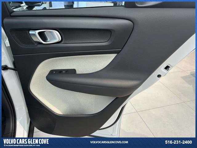 New 2025 Volvo XC40 B5 Ultra w/ Protection Package Premier image 15