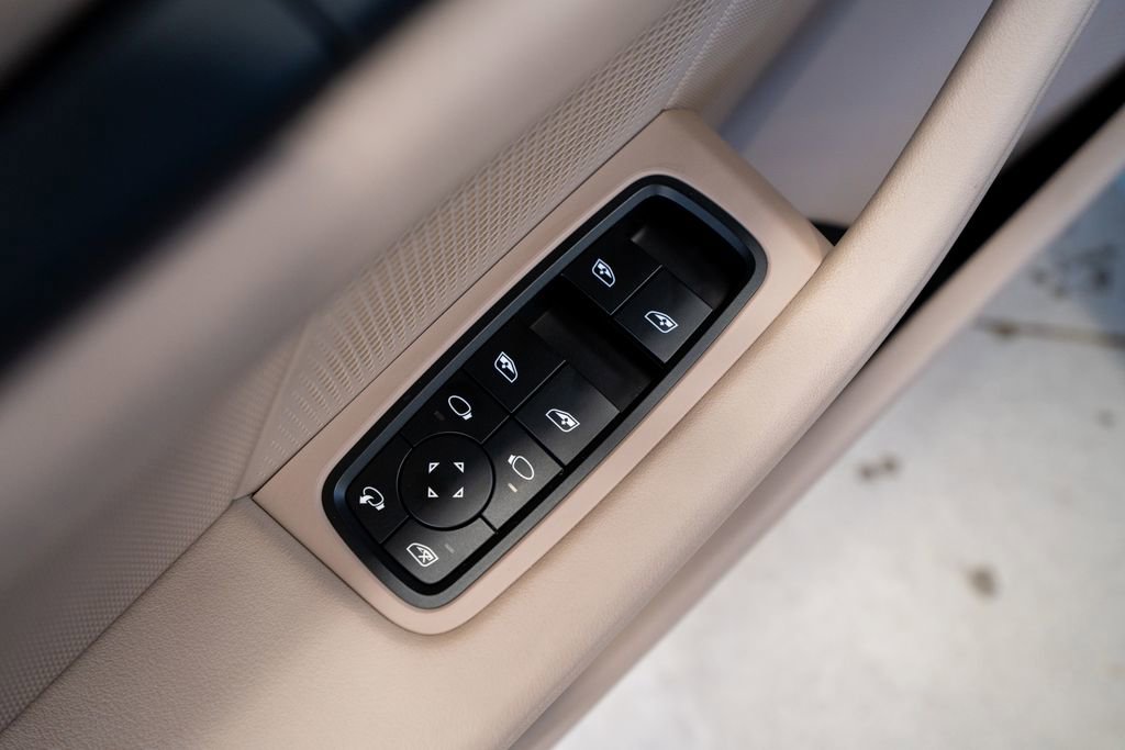 Used 2024 Porsche Taycan image 29