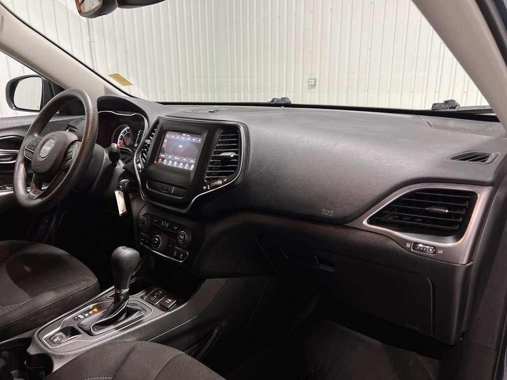 Used 2021 Jeep Cherokee Latitude w/ Mopar Interior Package image 27